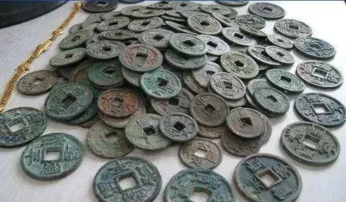 古代“万贯”货币换算解析：铜钱、白银、宋朝、明朝价值对比