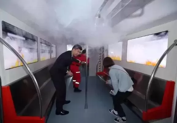 地铁紧急逃生技巧：快速找到出口、使用工具、冷静合作